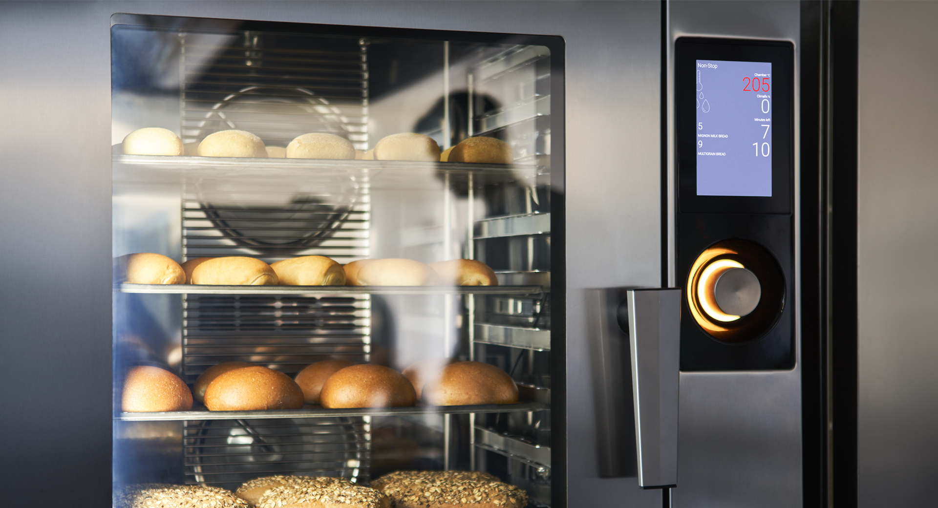 Panificati che cuociono dentro ad un forno TAP Tecnoinox